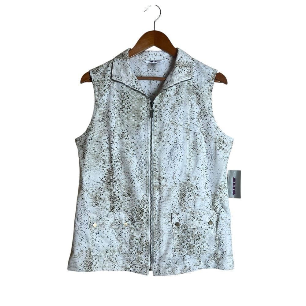 NWT! Alia patterned light weight vest. Size 8